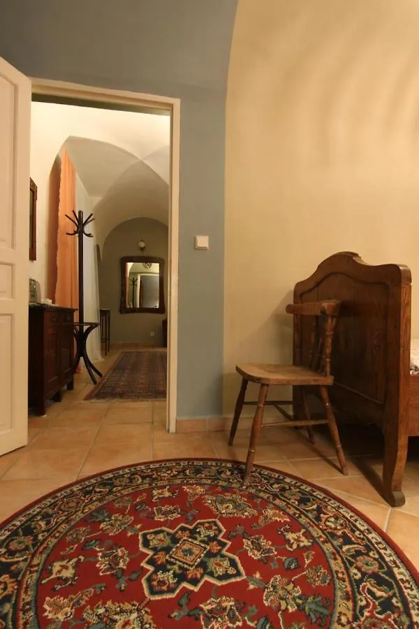 Rustic Ground Floor Apartment In Mala Strana Praha